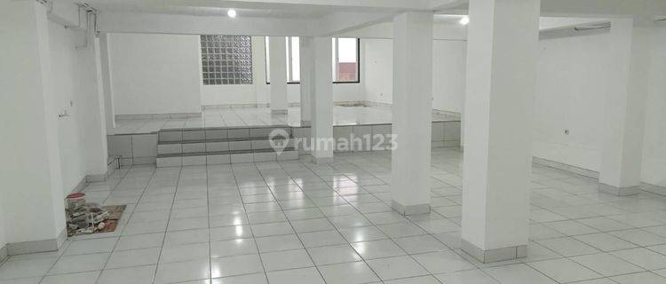 Disewakan Ruang Usaha Siap Pakai – Sayap Setiabudi, Bandung 1