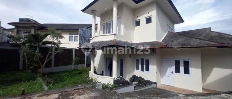 For Sale House in Cipaku, Serene and Comfortable Residence Ready to Occupy, Strategic Location with Easy Access 1