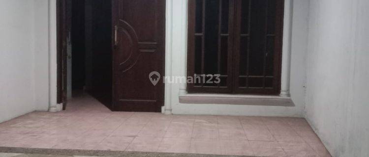 Disewakan Rumah 2 Lantai Siap Huni Di Mampang Jakarta Selatan 1