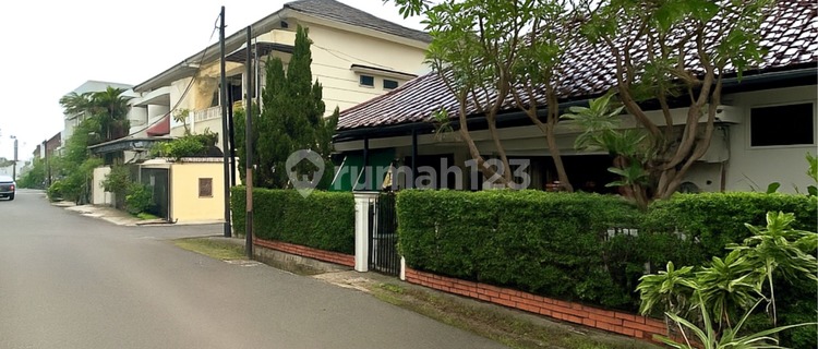 HOUSE FOR SALE IN TEBET BEST LOCATION 1