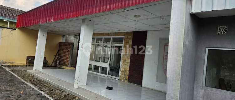 DIJUAL RUMAH  LOKASI STRATEGIS - 1 lantai Jl LU Adisucipto - Solo 1