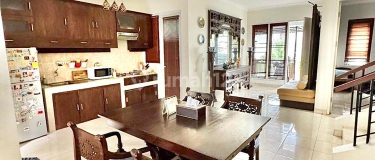 Rumah Bergaya Jawa Di Cluster The Green Bsd 1