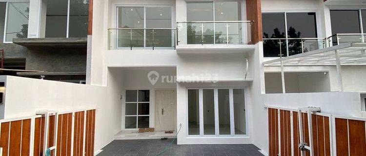 Brand New House Siap Huni Dalam Komplek Besar