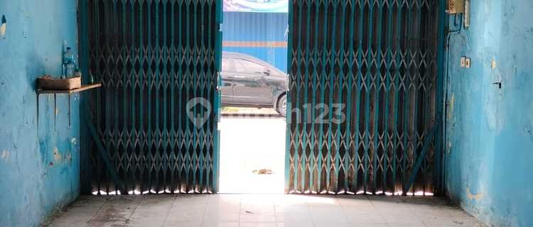 For Sale, Strategic Location Shop House 1