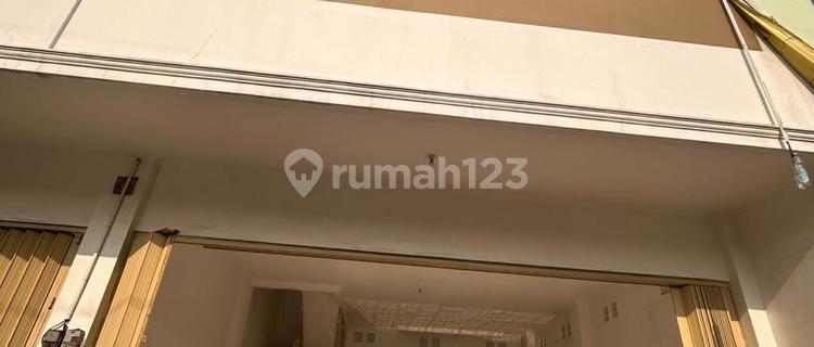 Strategic and Large Connected Shop Houses in Ciledug 1