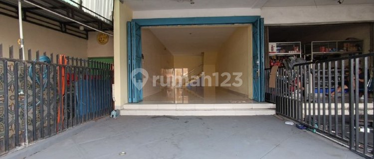 Beautiful 3-Story Shop House Suitable for Cafe, Office, Boutique in Kartasura 1