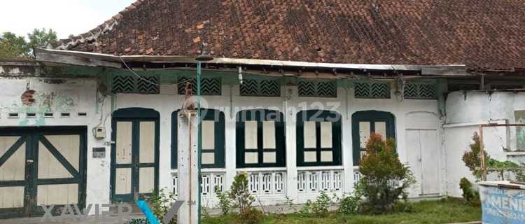 Vintage Old House in the City Center, Gandekan Area, Jebres, Solo 1