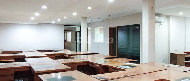 Disewakan Kantor Ex Bank Solo Kota Sudah Ada Brankas Siap Pakai 1