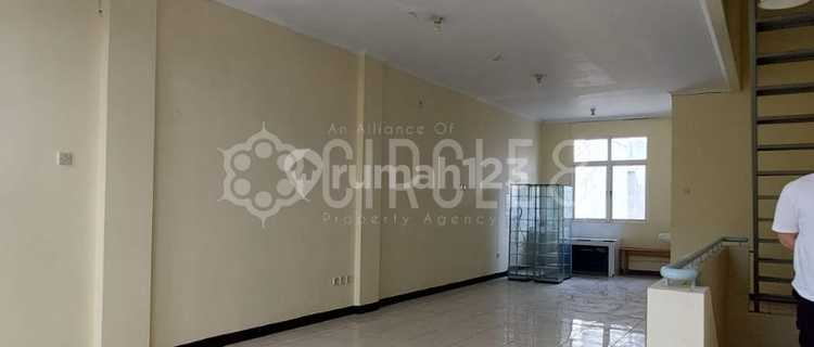 Quick Sale.. Strategic Shophouse Ready for Profit in Bustling Business Area, Kota Baru Parahyangan, Bandung 1