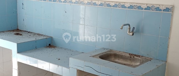 Rumah Kontrakan Strategis - 100M², 2 Lantai, 2 Kamar Utama (1 dengan Bathup Dalam), Cocok Keluarga Kecil 1