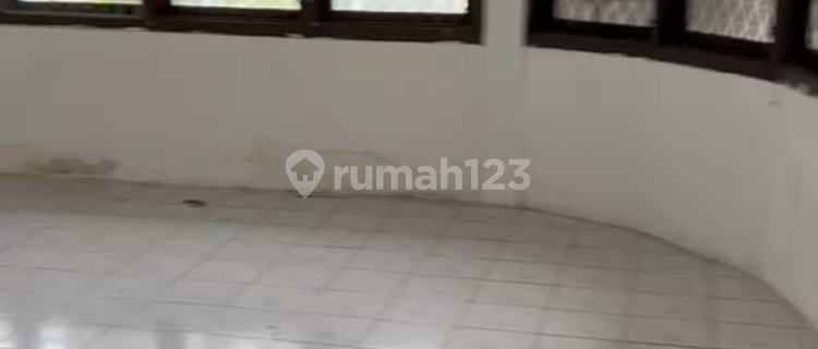 Ready-to-Occupy 3-Story Shophouse with SHM in Pasar Jambi 1