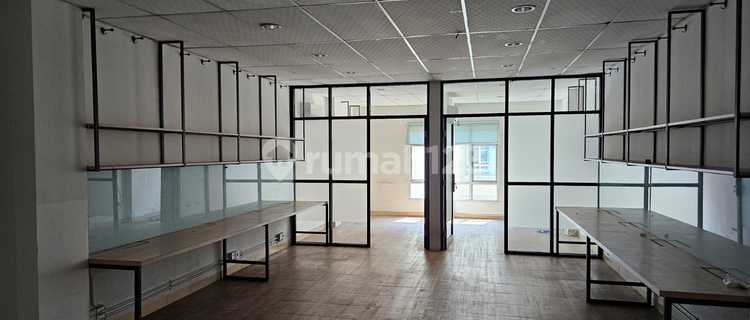 For Sale/Rent: Nice 4-Story Shop House in Business Park Complex, Kebon Jeruk, Meruya Ilir, Kembangan, West Jakarta 1