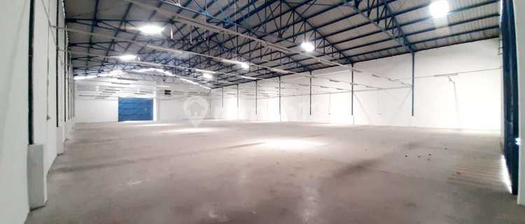 Large and Spacious Imam Bonjol General Warehouse in Semarang 1