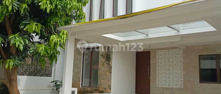 Beautiful Ready-to-Live-in 5-Bedroom House, Spacious Land, Semi-Furnished, 10 Minutes to Discovery Bintaro Toll Access, South Tangerang 1