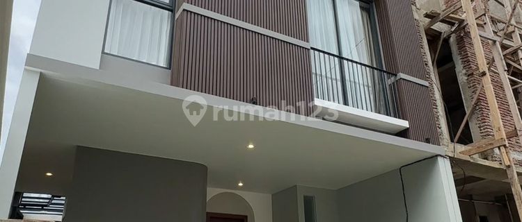 Rumah Brand New 3 Lantai Siap Huni 10 Menit MRT dan Tol di Precium Lebak Bulus 1