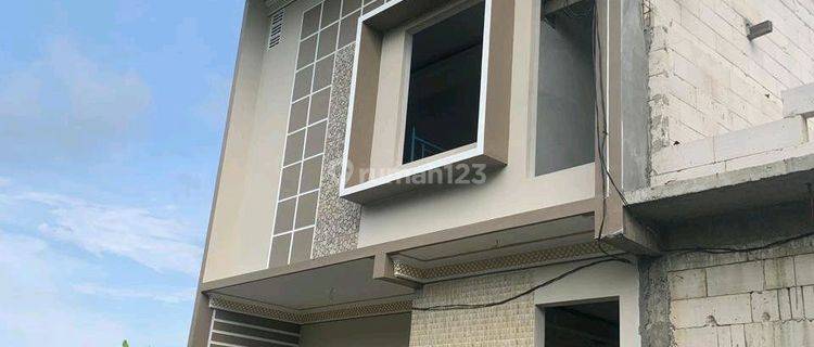 Rumah 2 Lantai 400 Jutaan ±12 Menit Alun" Mojokerto SHM 1
