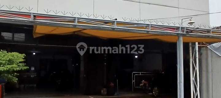 Price Drop! Quick Sale, Strategic Shop House Suitable for Business in Pasar Baru, Negotiable 1