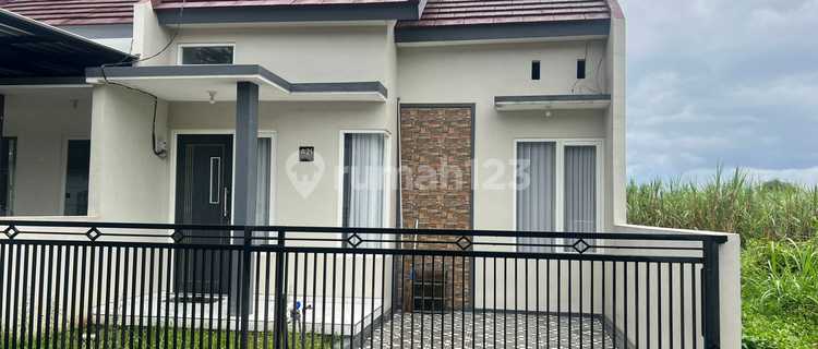 Ready-to-Occupy House Near Abdurrahman Saleh Airport Malang 1