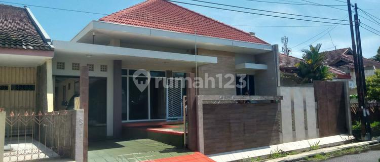 Well-Maintained House, Strategic Location, Ready to Occupy in North Semarang. 1