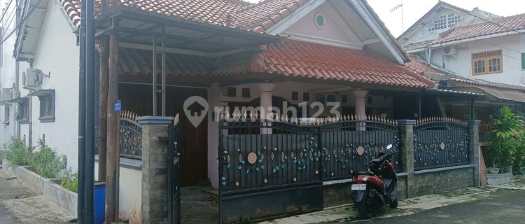 Nice House with Certificate in Cianjur City, Negotiable Until Deal. 1