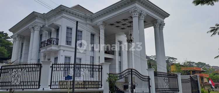 Rumah Bergaya American Classic Dengan Private Lift, Private Swimming Pool Dan View Pegunungan 1