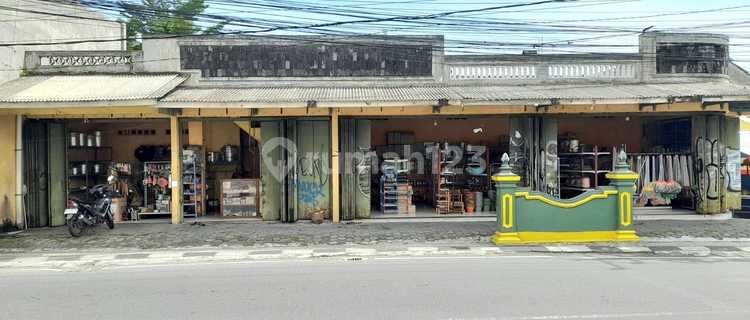 For Sale 2-Story Shop House in Strategic Location on Jalan Gito Gati - Tridadi Sleman 1