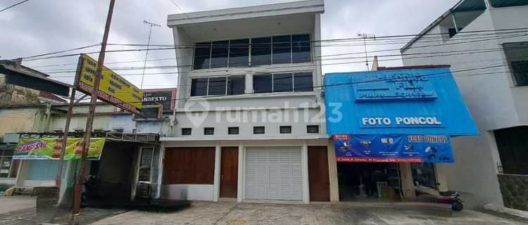 For Rent: 3-Story Shop House in a Strategic Location in Magelang City Business District 1