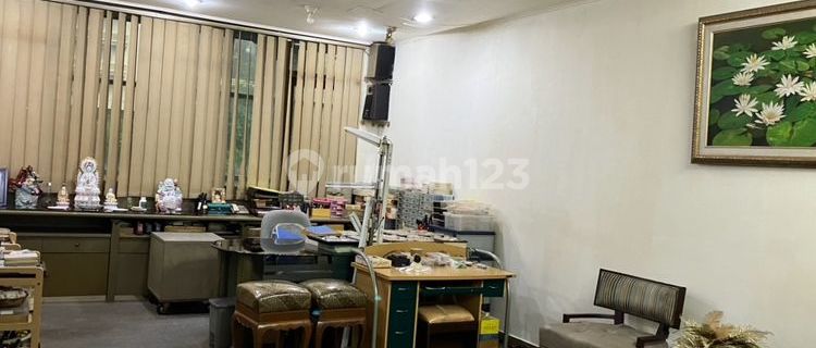 Shop House in North Arjuna, Busy Location and Suitable for Business 1