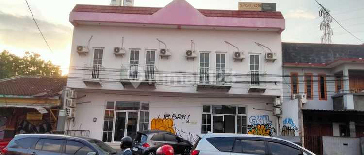 Semi-Furnished Shop House in a Strategic Location on Monjali Street, Mlati, Sleman 1