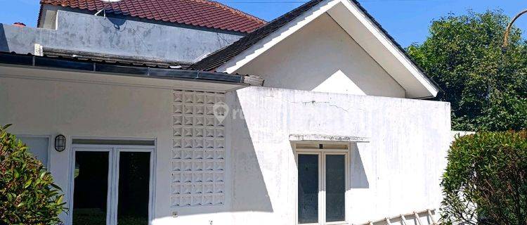 Rumah Posisi Hook Di Tamansari Hills, Dekat Kolam Renang. 1