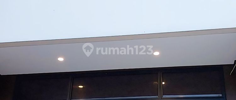 Ruko Mewah 3 Lantai Bangunan Desain Modern & Bergengsi, Berkelas, Strategis, Tenang, Nyaman, Bebas Banjir, Di Lokasi Terbaik, Cocok Untuk Kantor, Praktek Dokter, Salon, F&b, Coffee & Resto, Investasi Terbaik Di Tanjung Duren, Jakarta Barat. 1