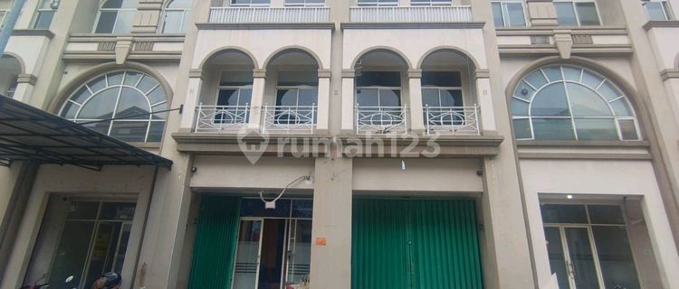 Attached Shophouse in Grand Galaxy Suitable for Office, Clinic, Learning Center, Etc. 1