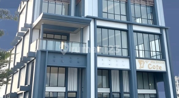 Studio Loft Directly Facing the Road in Gading Serpong 1