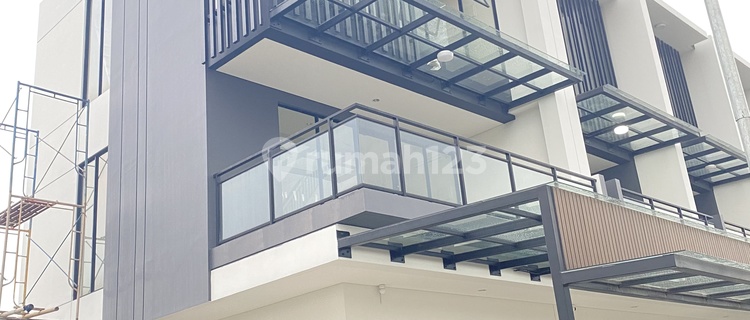 3-Storey Shophouse in Boulevard Gading Serpong 1