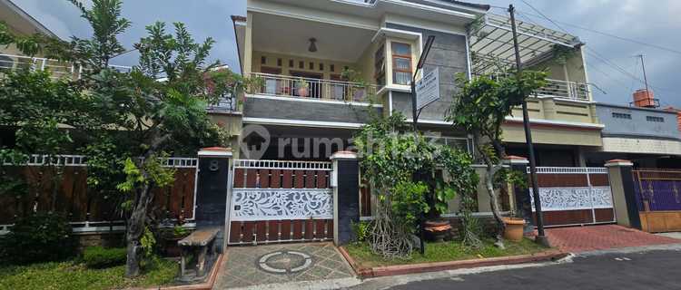 2-Storey Luxury House Ready to Use Located in the Elite Fajar Indah Housing Estate, Solo 1