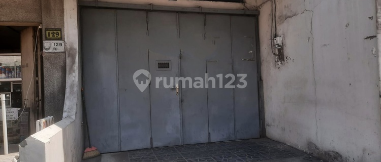 Strategic Shophouse in Banjarsari, Solo 1