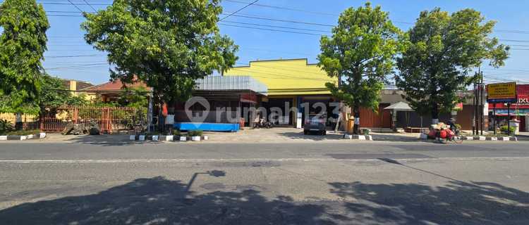 Ceramic Shop Ruko Already Running with Many Customers in Sragen City Center 1