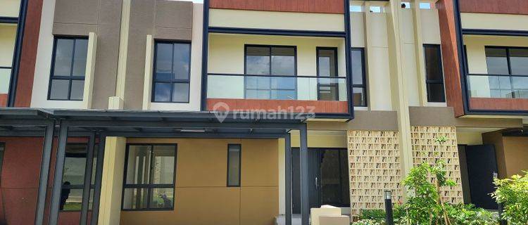 Dijual Rumah Bagus di Cluster Carson Summarecon Gading Serpong, Tangerang 1