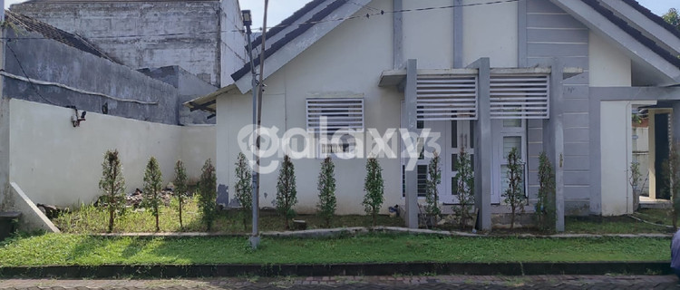 Rumah cantik lokasi strategis di safira menganti sby barat 1