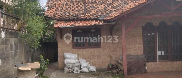 Rumah Tua Hitung Tanah Strategis Kemandoran 1