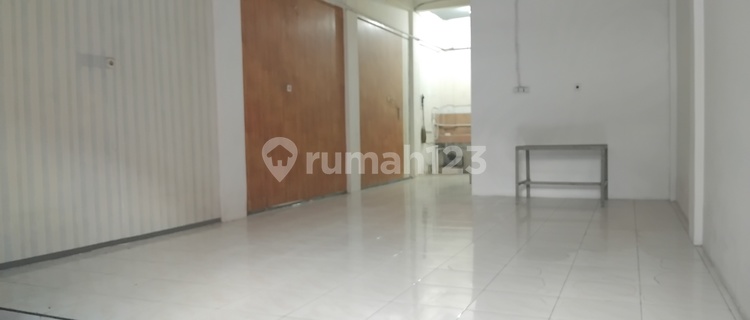 For Sale: City Center Shop House Near Market 1