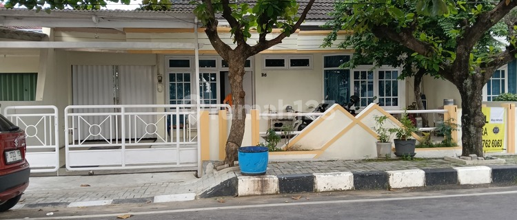 Rumah Bagus SHM Murah Dekat Stasiun Poncol di Semarang Utara 1