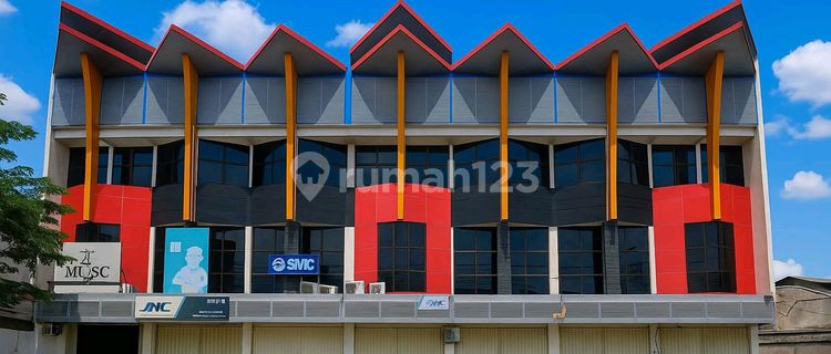 3-Story Shop House by Main Road in West Semarang 1