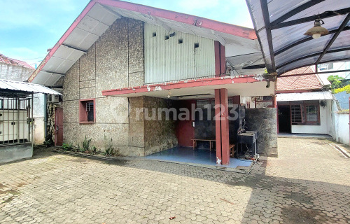 Spacious House Suitable for Office in City Center Near Mall 1