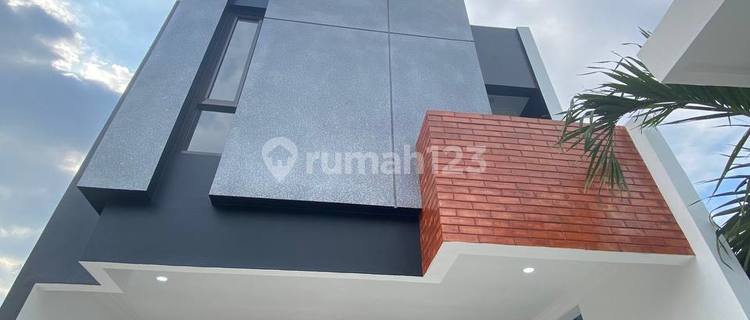Affordable 2-Story Ready-to-Live Home, 24-Hour Security in Strategic Antapani Location, Bandung City. 1