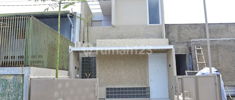 Minimalist 2-Story House, Strategic and Comfortable Location in Arcamanik, Bandung City 1