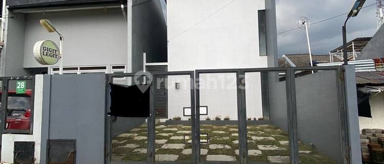 Ready-to-Occupy, Minimalist, and Strategic House in Cisaranten Arcamanik, Bandung City 1