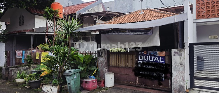 FOR SALE Cheap Hunina House and Kos 11KT Strategic SHM Kebayoran Baru 1