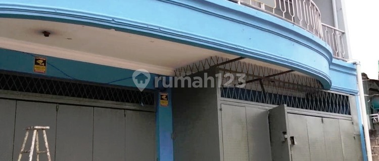 3-Storey Shophouse Near Toll Gate, Station, and Gas Station in Ciputat 1