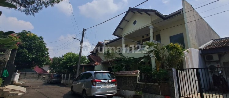 Rumah 2 Lantai Dekat Bintaro Plasa, Tangerang Selatan 1